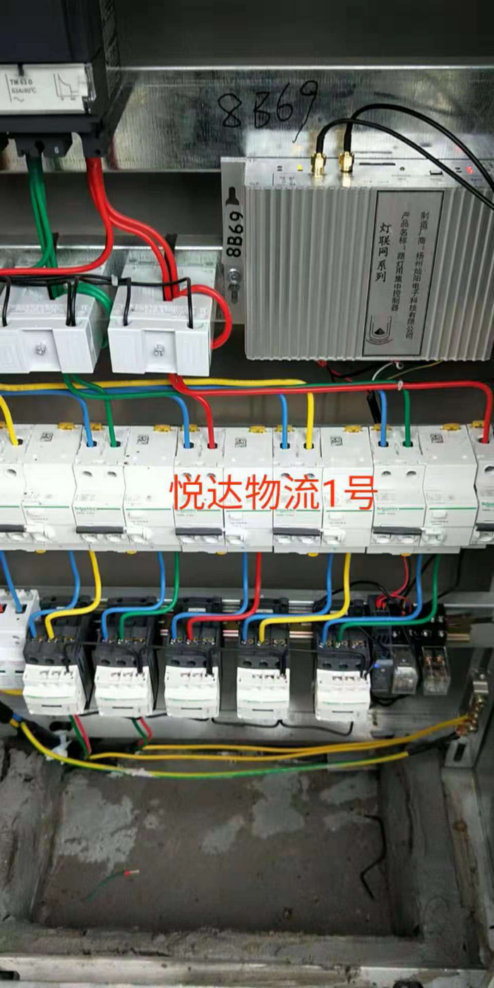 燦陽公司為蘇北某工業(yè)區(qū)100多棟樓宇亮化安裝集中控制器。(圖7)